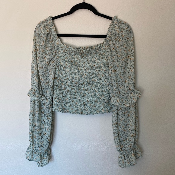 wild fable Tops - Wild Fable peasant cropped ruffle blouse green flowers women’s small ruched